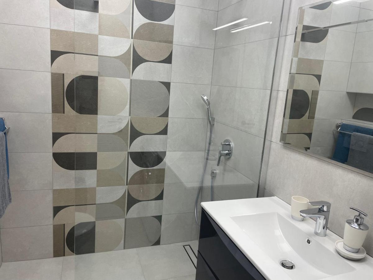 Spacious New App For 5 Persons, Close Beach&City Porec Luaran gambar